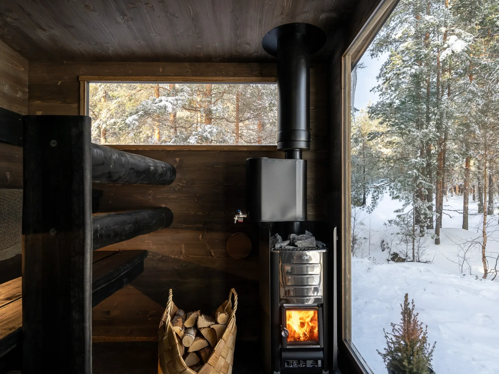lapelland-sauna-xl-harvia-wood-stove-panorama-window